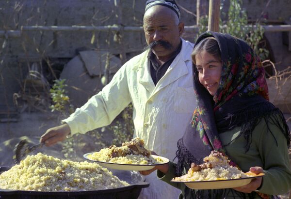 طبخ پلو ازبکی در ازبکستان - اسپوتنیک افغانستان  