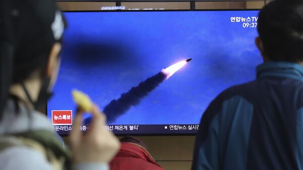 Репортаж южнокорейского телевидения с кадрами запуска ракет в Северной Коре - اسپوتنیک افغانستان  