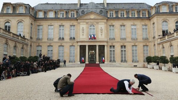 تلاش یک فرد ناشناس برای رسیدن به کاخ ریاست جمهوری فرانسه با کوکتل مولوتف - اسپوتنیک افغانستان  
