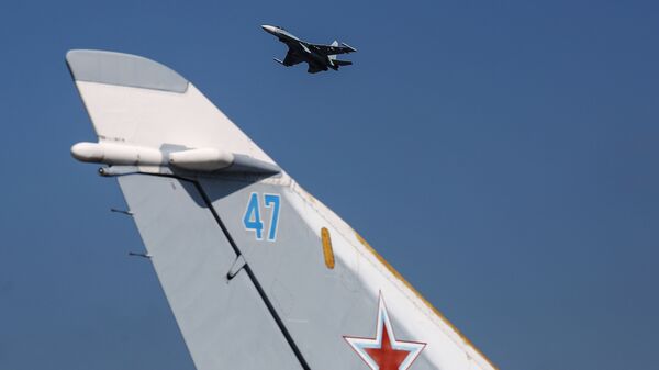 Многоцелевой истребитель Су-27 во время этапа международного конкурса выучки летных экипажей Авиадартс-2021 в Краснодарском крае - اسپوتنیک افغانستان  