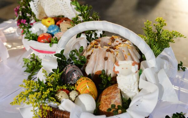 سبدی متشکل از کیک و تخم مرغ به مناسبت عید پاک کاتولیک در ورشو - اسپوتنیک افغانستان  