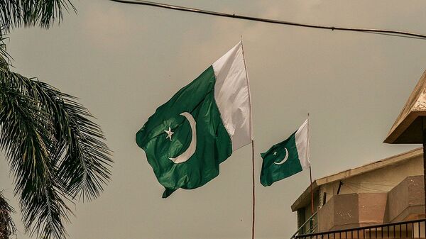 Pakistan Flag in air - اسپوتنیک افغانستان  