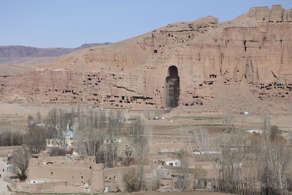 «صلصال» و «شمامه» تندیس‌های بامیان و برگرفته از فرهنگ و آیین بودایی در افغانستان بودند که توسط طالبان با خاک یکسان شد. - اسپوتنیک افغانستان  