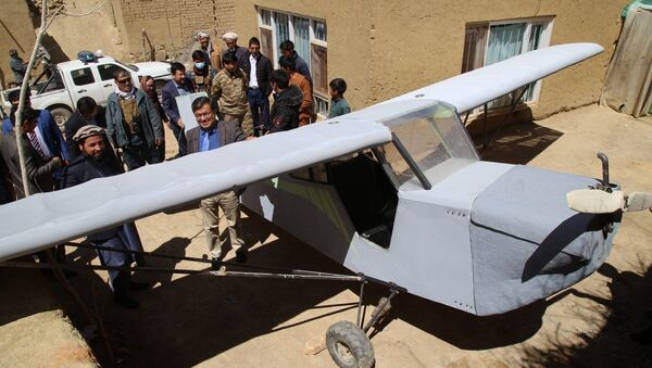 یک جوان بامیانی یک هواپیما ساخت - اسپوتنیک افغانستان  