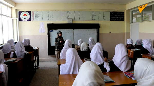 شاگردان دختر در مکتب کابل - اسپوتنیک افغانستان  