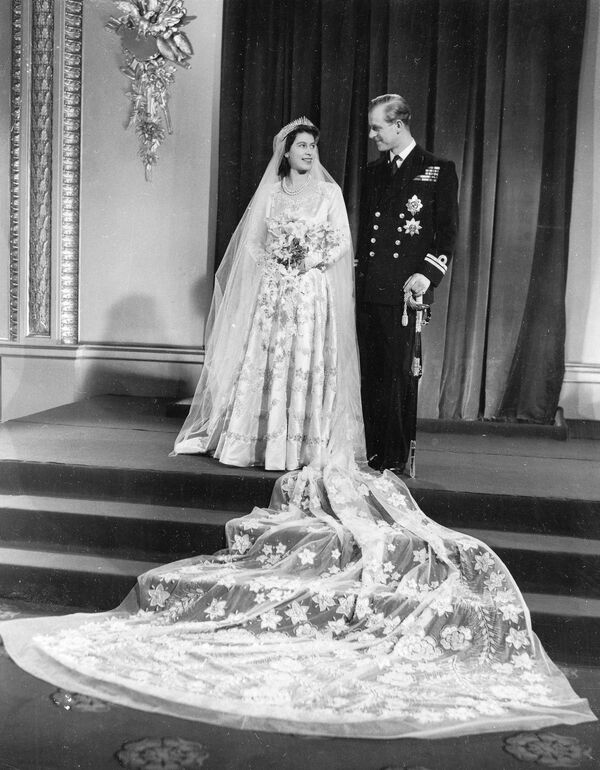 عکس رسمی عروسی شاهزاده خانم الیزابت دوم و شاهزاده فیلیپ ادینبورگ - اسپوتنیک افغانستان  