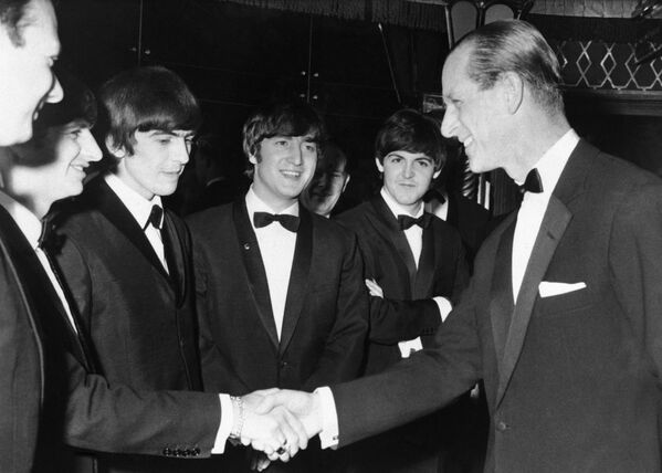 شاهزاد در ملاقات با گروه The Beatles، در لندن سال 1964 - اسپوتنیک افغانستان  