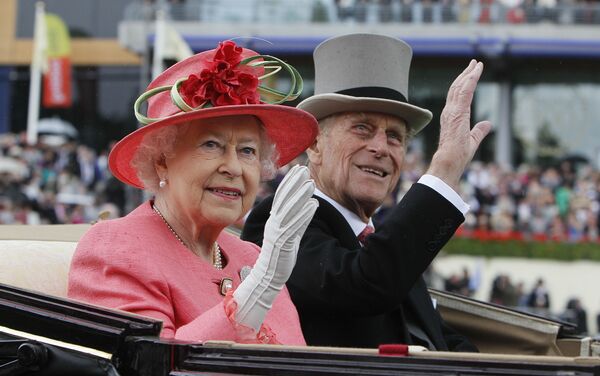 ملکه بریتانیا الیزابت دوم و شاهزاده فیلیپ در مأموریت سلطنتی - اسپوتنیک افغانستان  