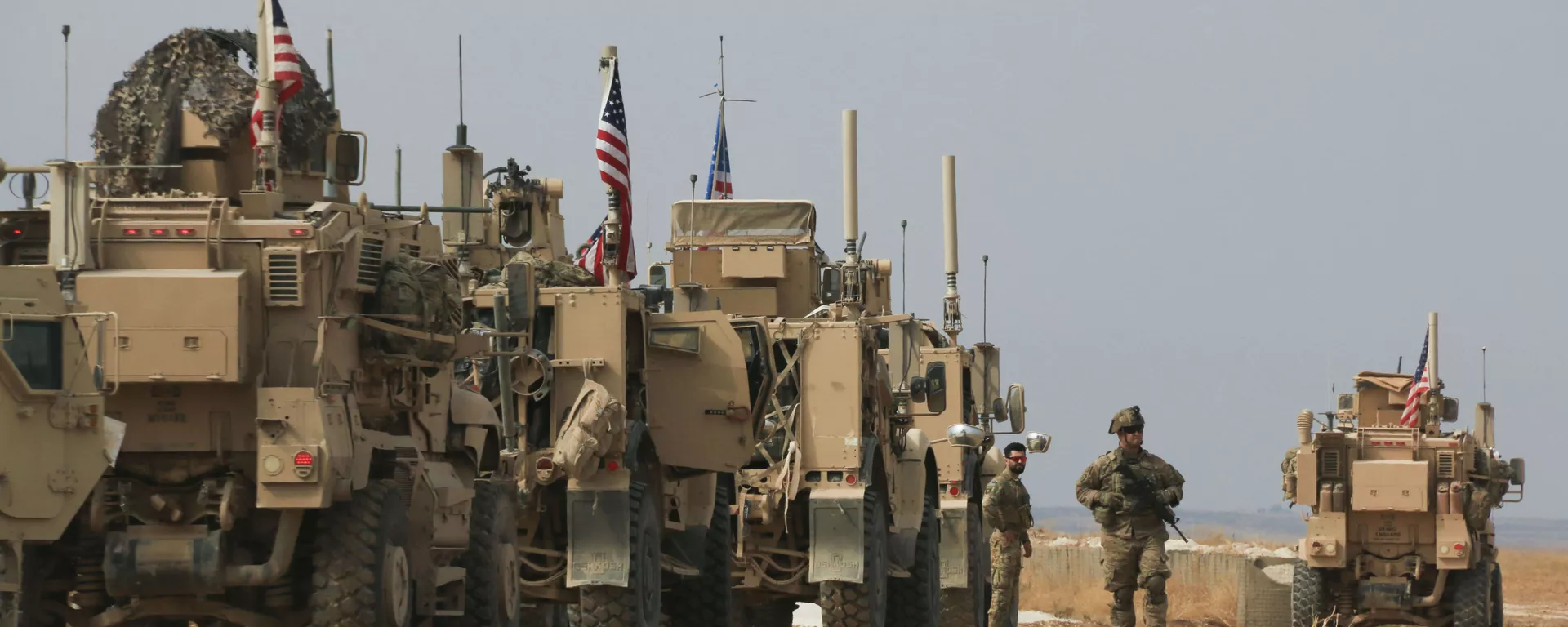 American military convoy stops near the town of Tel Tamr, north Syria, Sunday, Oct. 20, 2019.  - اسپوتنیک افغانستان  , 1920, 28.11.2021
