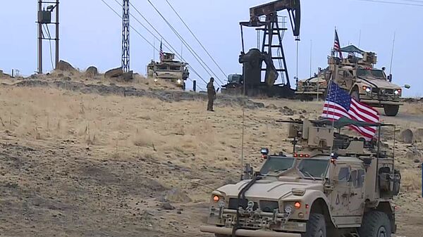 Американский патруль у нефтяных месторождений в Сирии - اسپوتنیک افغانستان  
