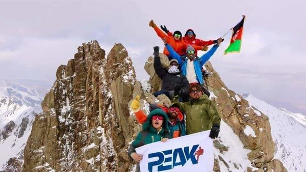 فتح قله شاه ‌فولادی کوه بابا  توسط دختران - اسپوتنیک افغانستان  