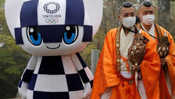 Талисман Летней Олимпиады в Токио Miraitowa и буддийские монахи на мероприятии по случаю 100 дней до Олийписких игр в Токио  - اسپوتنیک افغانستان  