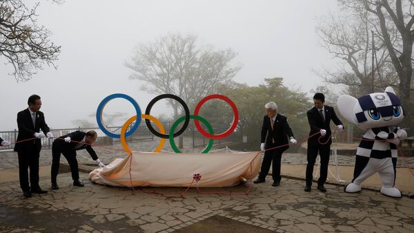 Презентация монумента Олимпийских колец на горе Такао на мероприятии по случаю 100 дней до Олийписких игр в Токио  - اسپوتنیک افغانستان  