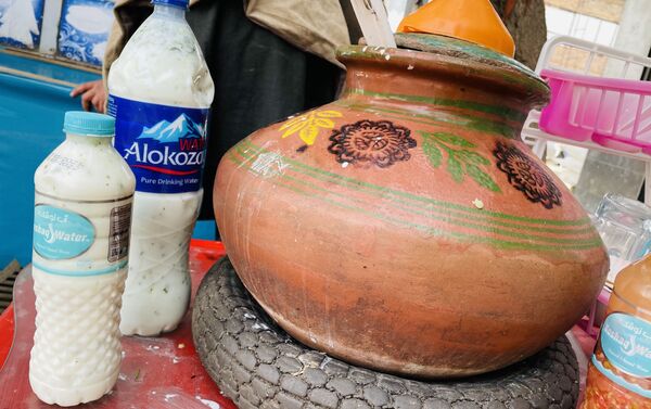 دوغ تازه آماده فروش برای افطار - اسپوتنیک افغانستان  