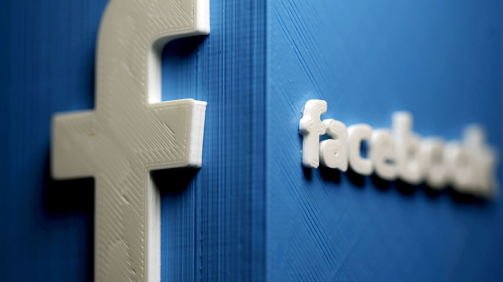 A 3D plastic representation of the Facebook logo is seen in this illustration in Zenica, Bosnia and Herzegovina, May 13, 2015. REUTERS/Dado Ruvic//File Photo/File Photo - اسپوتنیک افغانستان  , 1920, 16.01.2022