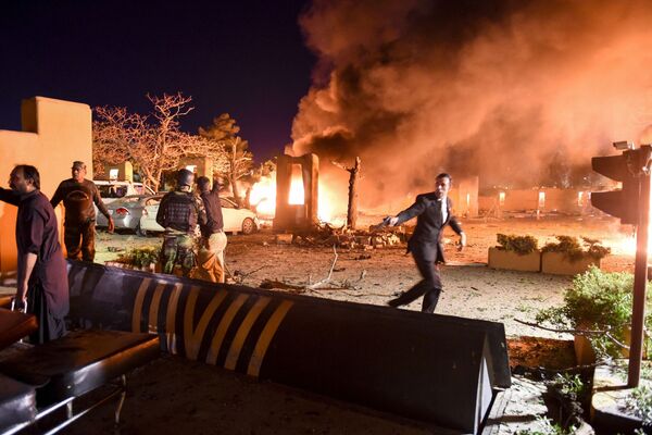کارمندان آتش نشانی هنگام انفجار در کویته پاکستان. - اسپوتنیک افغانستان  