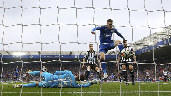 Leicester City's Jamie Vardy scores his side's first goal of the game against Newcastle, during the English Premier League soccer match at the King Power Stadium in Leicester, England, Saturday April 7, 2018 - اسپوتنیک افغانستان  