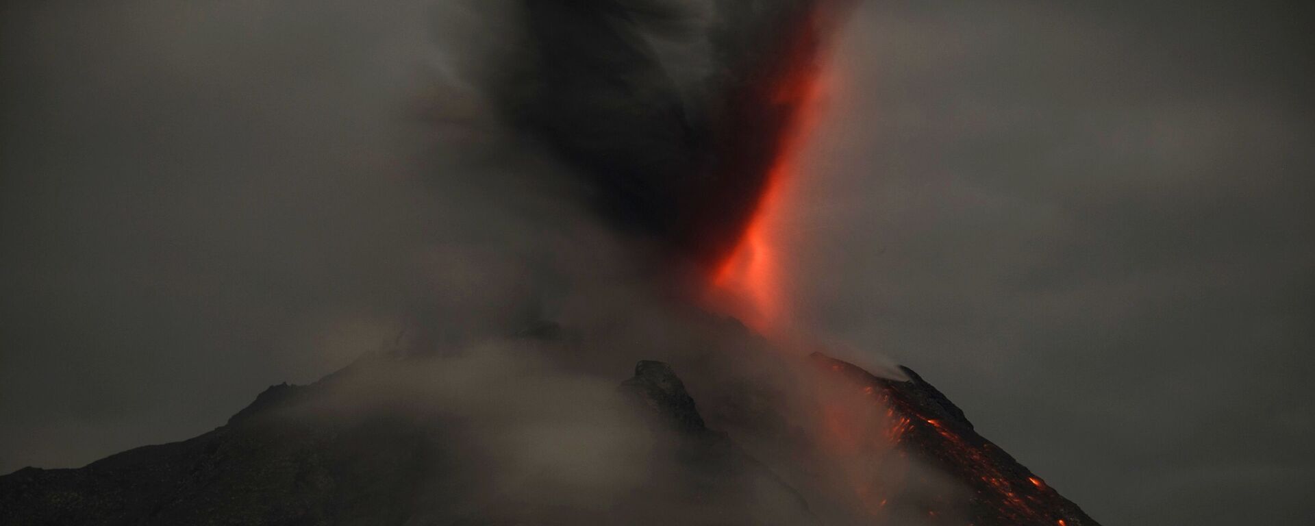 فوران کوه آتشفشان سینابونگ در اندونیزیا - اسپوتنیک افغانستان  , 1920, 28.04.2021