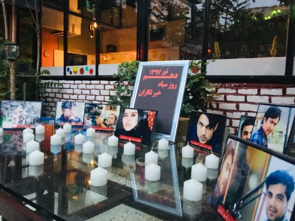 مراسم شمع افروزی به یاد شهدای رسانه‌ای روز سیاه دهم ثور ۱۳۹۷ - اسپوتنیک افغانستان  
