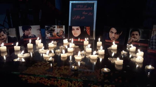 مراسم شمع افروزی به یاد شهدای رسانه‌ای روز سیاه دهم ثور ۱۳۹۷ - اسپوتنیک افغانستان  