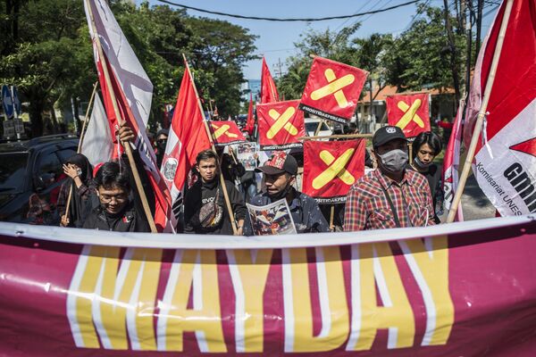 اعتراض فعالان کارگری در  یک اعتراض به مناسبت اول ماه مه یا روز جهانی کارگر در اندونزیا. - اسپوتنیک افغانستان  