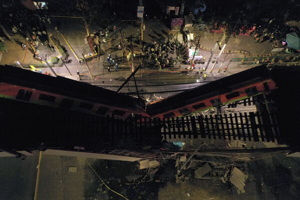 ریزش مرگبار پل مترو در مکزیک/نیرو های نجات - اسپوتنیک افغانستان  