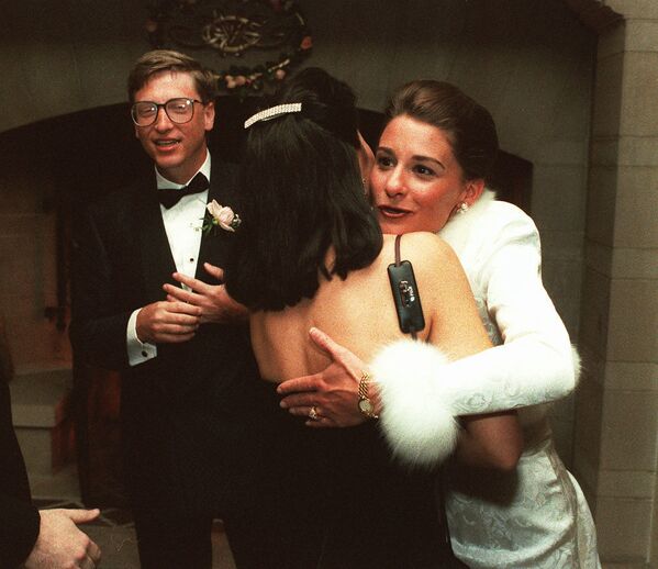 بیل گیتس و همسرش ملیندا  پس از ازدواج  در سال 1994 - اسپوتنیک افغانستان  