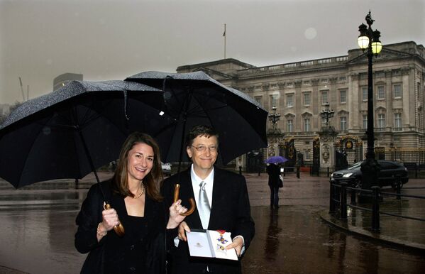 بیل گیتس و همسرش ملیندا  در لندن/ سال 2005 - اسپوتنیک افغانستان  