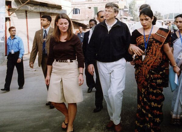 بیل گیتس و همسرش ملیندا  در بنگلادش/ سال 2005 - اسپوتنیک افغانستان  