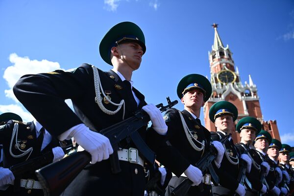 تمرین رژه نظامی برای روز پیروزی در مسکو - اسپوتنیک افغانستان  