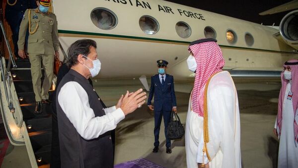 سفر عمران خان به عربستان سعودی آغاز شد  - اسپوتنیک افغانستان  