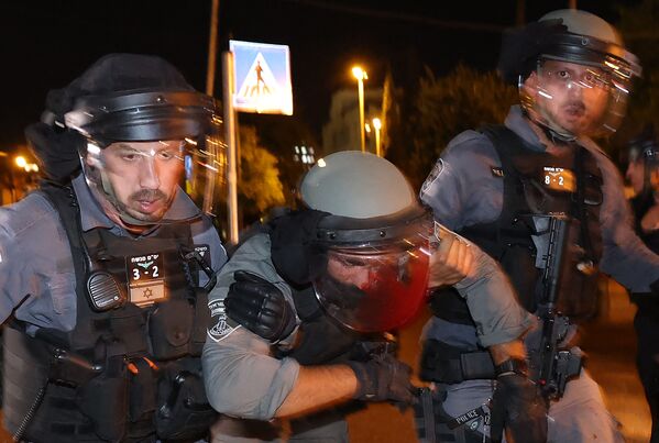 زخمی شدن یک افسر پولیس در درگیری با معترضان فلسطینی. - اسپوتنیک افغانستان  