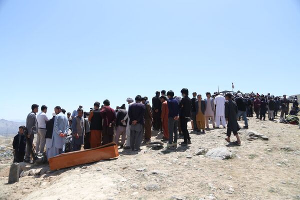 مراسم به خاک سپاری قربانیان حادثه برچی کابل - اسپوتنیک افغانستان  