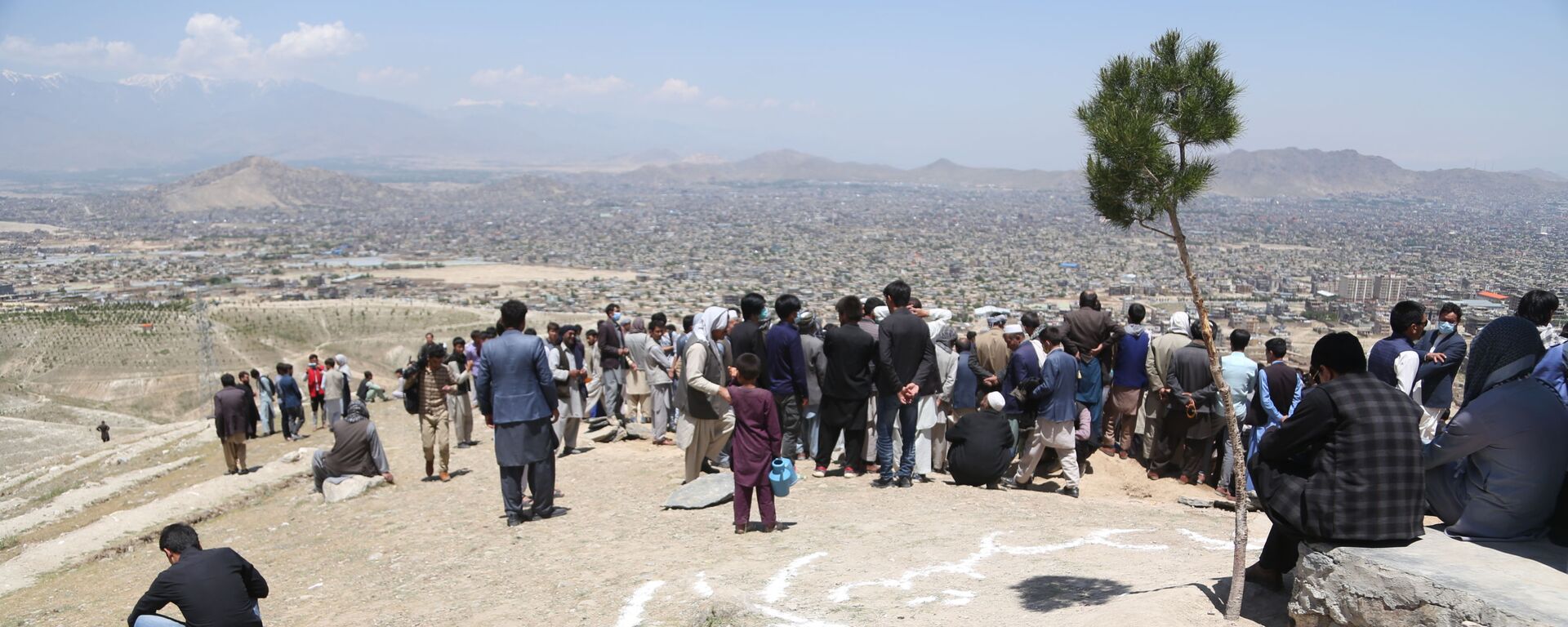 مراسم به خاک سپاری قربانیان حادثه برچی کابل - اسپوتنیک افغانستان  , 1920, 11.05.2021