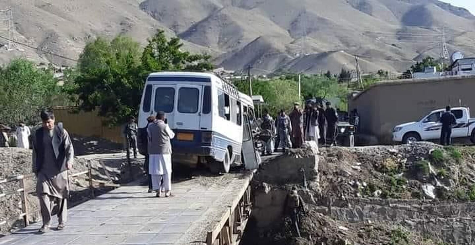 انفجار موتر حامل استادان دانشگاه البیرونی در ولایت پروان  - اسپوتنیک افغانستان  , 1920, 29.05.2021