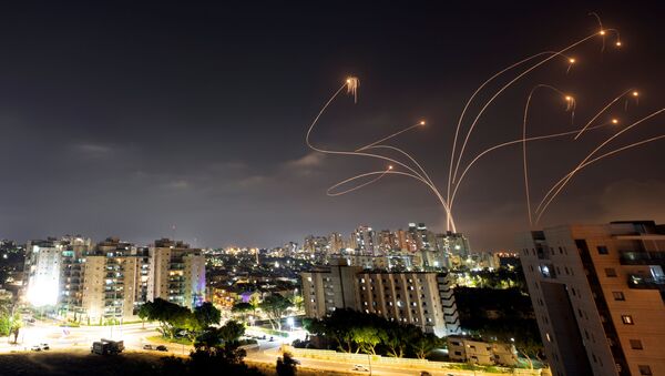 Израильская противоракетная система Железный купол перехватывает ракеты, запущенные из сектора Газа в направлении Израиля - اسپوتنیک افغانستان  