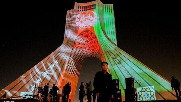 همدردی ایران با کابل؛ برج آزادی تهران به رنگ پرچم افغانستان نورپردازی شد - اسپوتنیک افغانستان  
