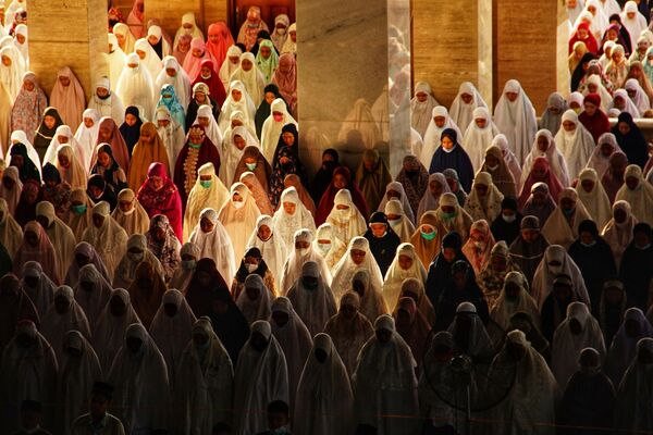نماز عید در لوکسيوماوی - اسپوتنیک افغانستان  