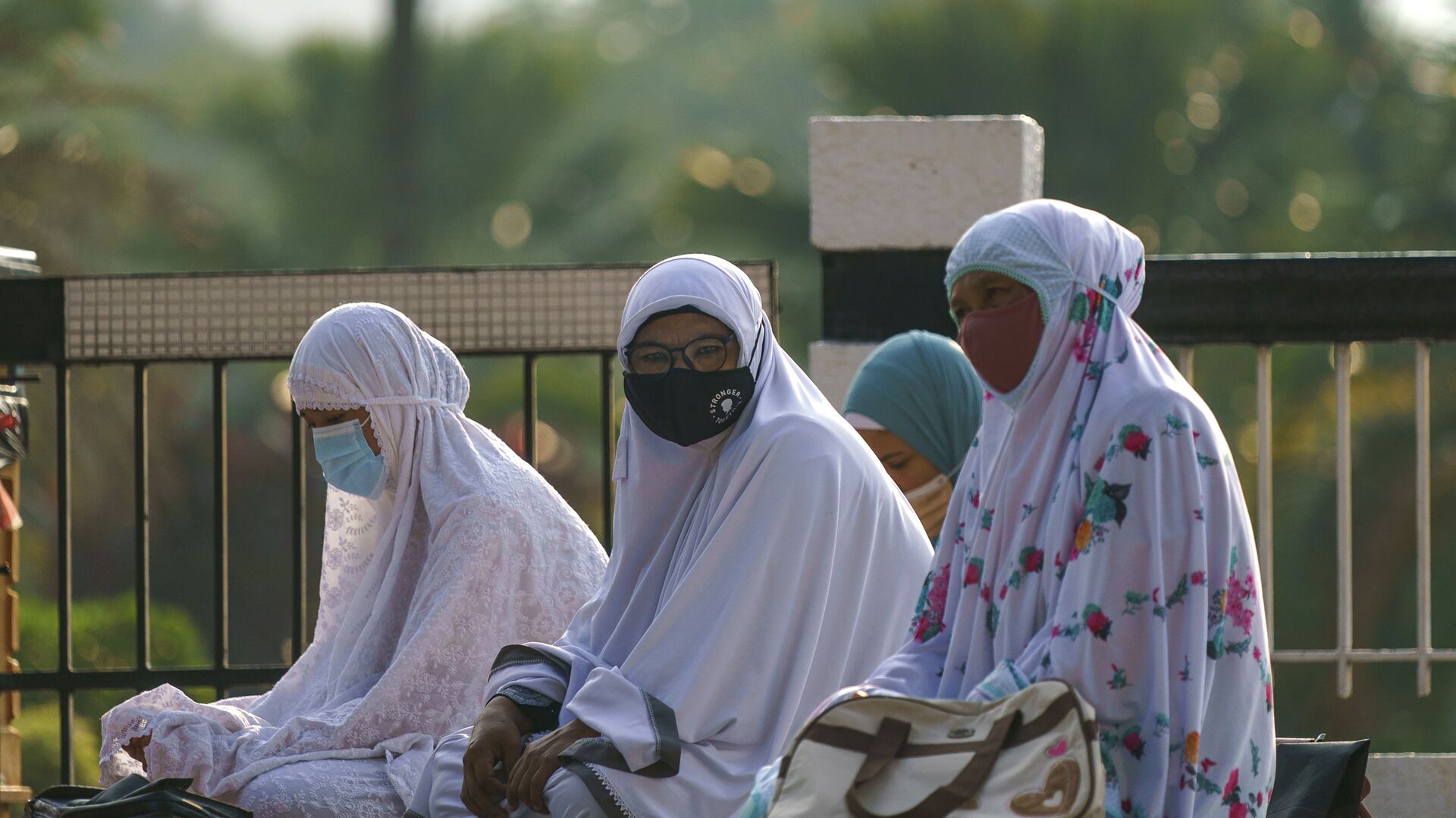 Мусульманские женщины в защитных масках, Малайзия  - اسپوتنیک افغانستان  , 1920, 28.06.2022