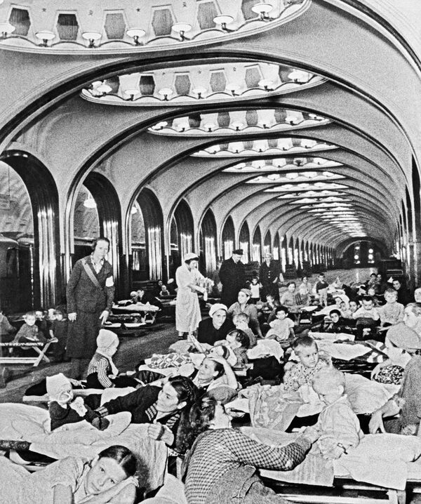 مترو مسکو 86 سالگی را جشن می گیرد/متروی مسکو سال 1941 - اسپوتنیک افغانستان  