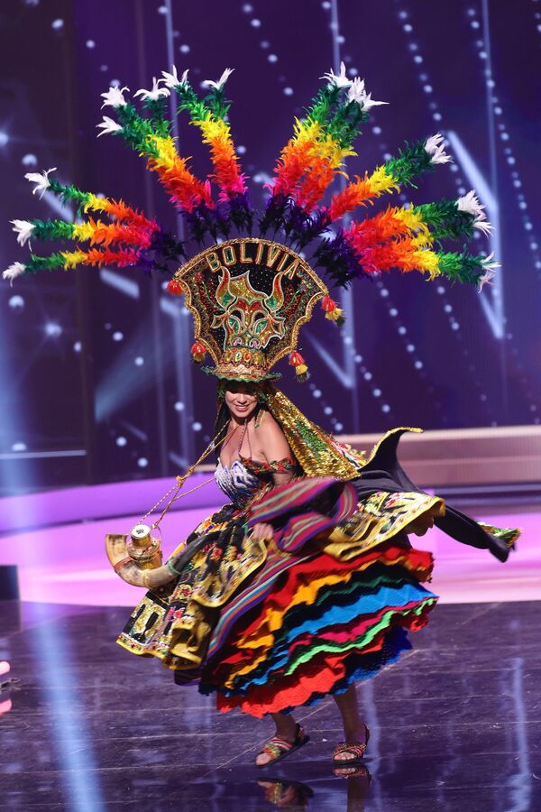ملکه زیبایی بولیوی در نمایش لباس ملی مسابقه «دوشیزه جهان 2021» - اسپوتنیک افغانستان  