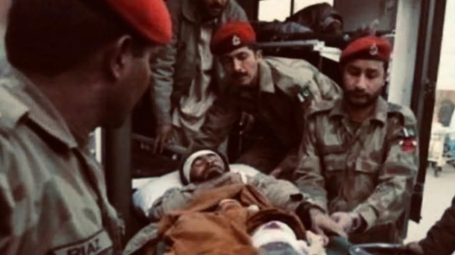 جان باختن افسر ارتش پاکستان که در جنگ هلمند زخمی شده بود