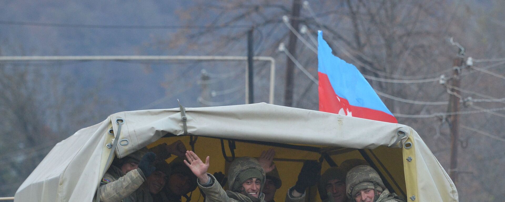 Азербайджанские военные во время движения по дороге Гейгель в Кельбаджарском районе у населенного пункта Тоганалы - اسپوتنیک افغانستان  , 1920, 19.09.2023