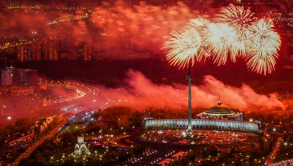 بهترین عکس های اسپوتنیک در ماه مه 2021/آتش بازی ویژه 76مین جشن پیروزی در مسکو - اسپوتنیک افغانستان  