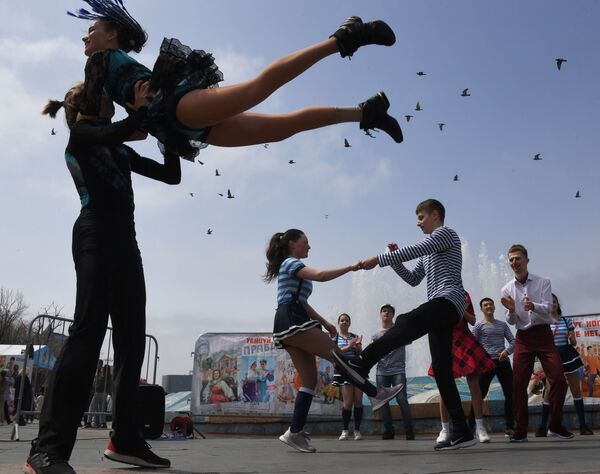بهترین عکس های اسپوتنیک در ماه مه 2021/مسابقه رقص در روسیه - اسپوتنیک افغانستان  