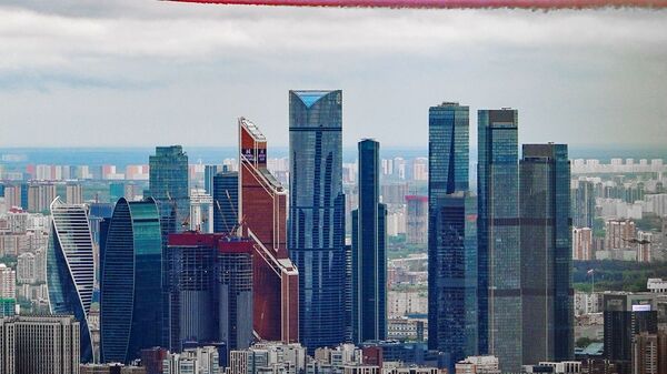 Самолеты-буксировщики мишеней Су-25БМ пролетают над деловым центром Москва-сити во время воздушной части парада Победы - اسپوتنیک افغانستان  