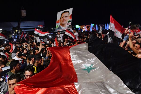 جشن پیروزی بشار اسد در انتخابات ریاست جمهوری در سوریه - اسپوتنیک افغانستان  