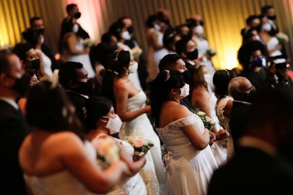  عروسی دسته‌جمعی در موزیم برزیل برگزار شد.
 - اسپوتنیک افغانستان  
