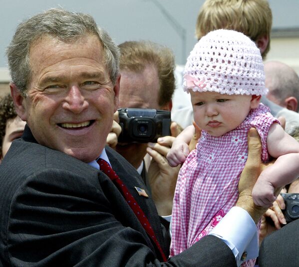 دیدار های خنده دار سیاستمداران و کودکان/سیاستمدار جورج بوش - اسپوتنیک افغانستان  