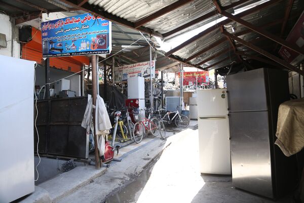 دوکان‌های یخچال و وسایل الکترونیکی در سرای چنداول - اسپوتنیک افغانستان  